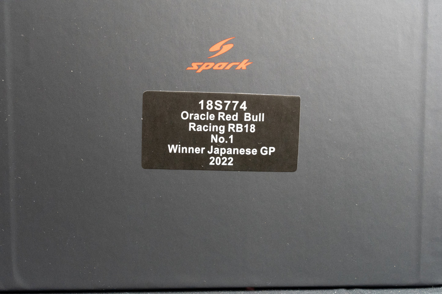 Max Verstappen - Red Bull Racing RB18 #1 Sieger Japanese GP / Fahrer - Weltmeister 2022, Spark 1:18