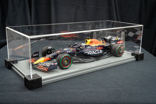 Max Verstappen - Red Bull Racing RB18 #1 Sieger Japanese GP / Fahrer - Weltmeister 2022, Spark 1:18