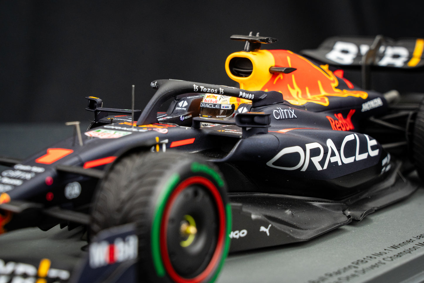 Max Verstappen - Red Bull Racing RB18 #1 Sieger Japanese GP / Fahrer - Weltmeister 2022, Spark 1:18