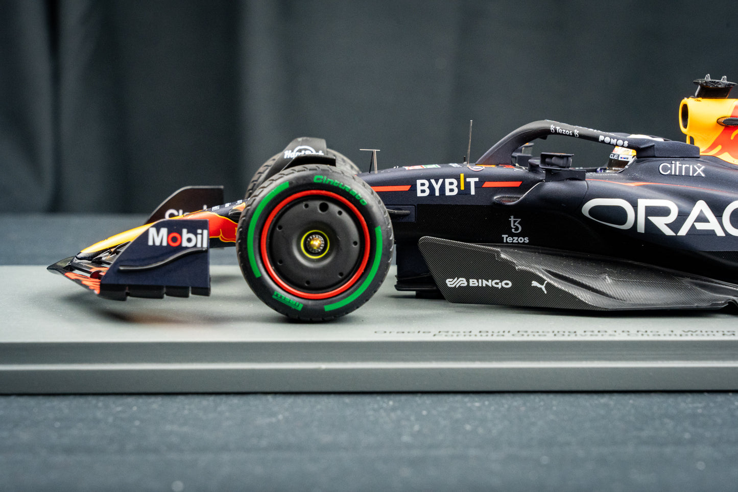 Max Verstappen - Red Bull Racing RB18 #1 Sieger Japanese GP / Fahrer - Weltmeister 2022, Spark 1:18
