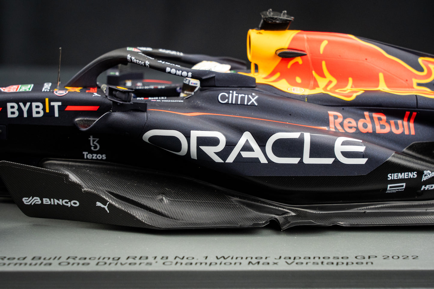 Max Verstappen - Red Bull Racing RB18 #1 Sieger Japanese GP / Fahrer - Weltmeister 2022, Spark 1:18
