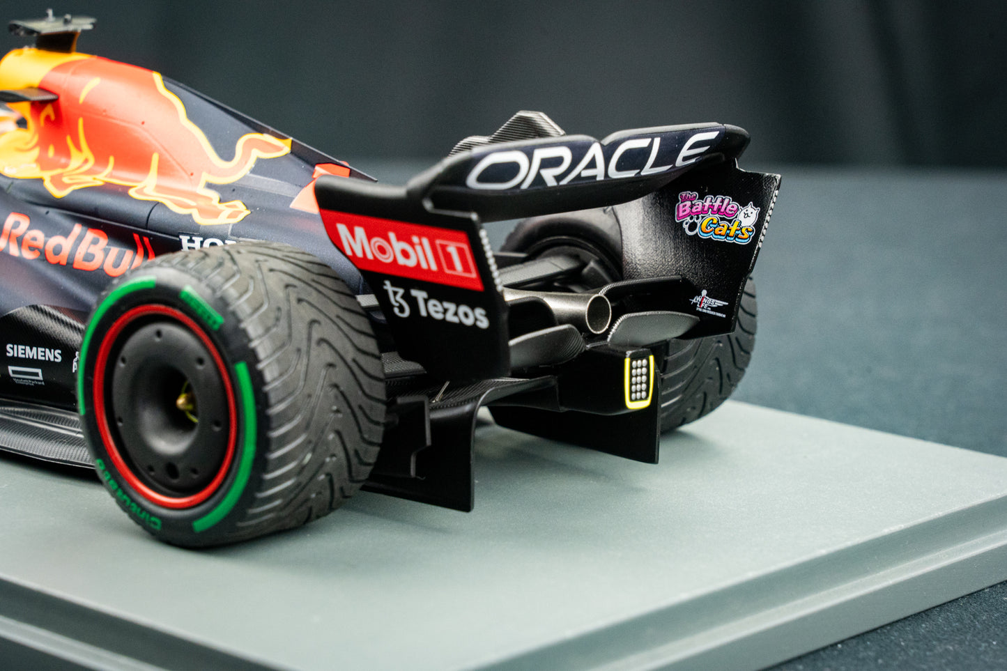 Max Verstappen - Red Bull Racing RB18 #1 Sieger Japanese GP / Fahrer - Weltmeister 2022, Spark 1:18