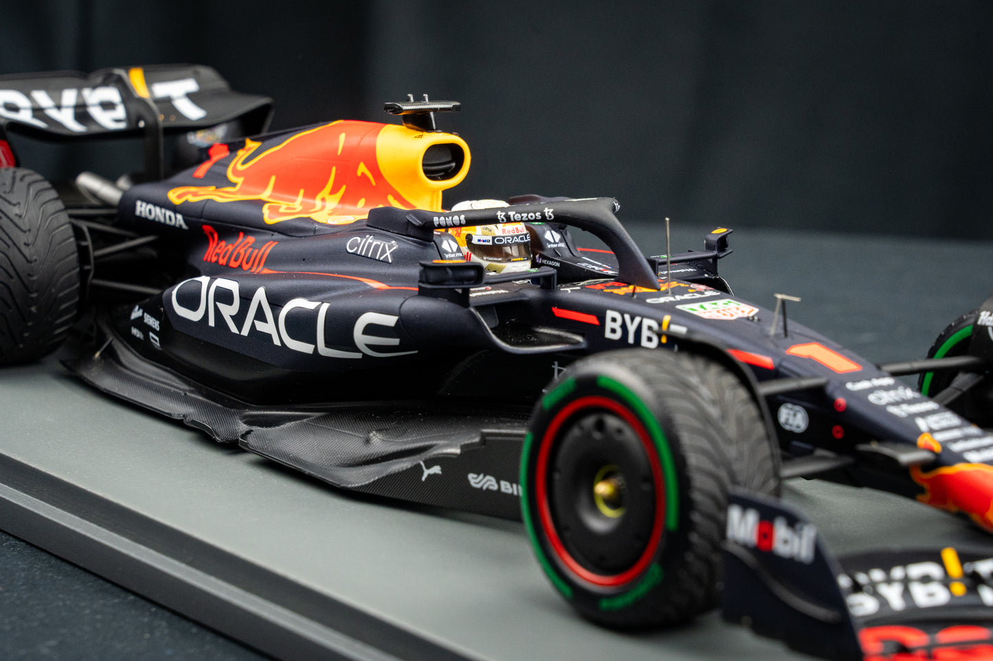Max Verstappen - Red Bull Racing RB18 #1 Sieger Japanese GP / Fahrer - Weltmeister 2022, Spark 1:18