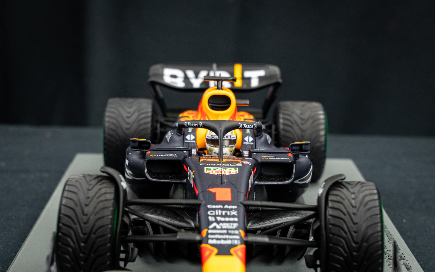 Max Verstappen - Red Bull Racing RB18 #1 Sieger Japanese GP / Fahrer - Weltmeister 2022, Spark 1:18