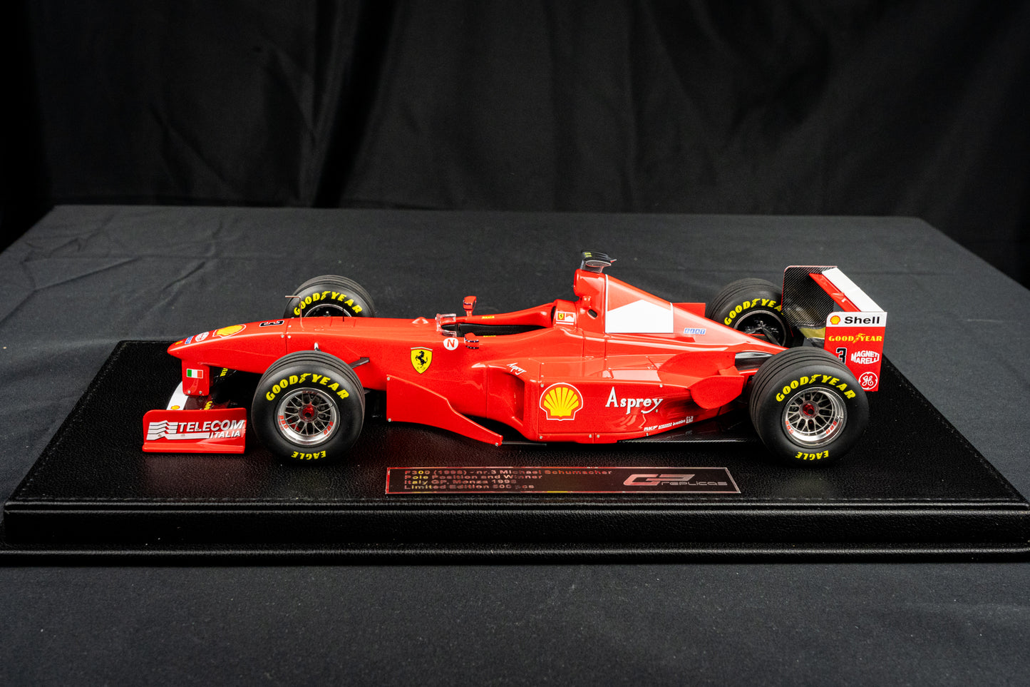 Michael Schumacher Ferrari F300 #3 lim. 500 pcs. - Pole & Winner GP Monza 98 - GP Replicas 1:18
