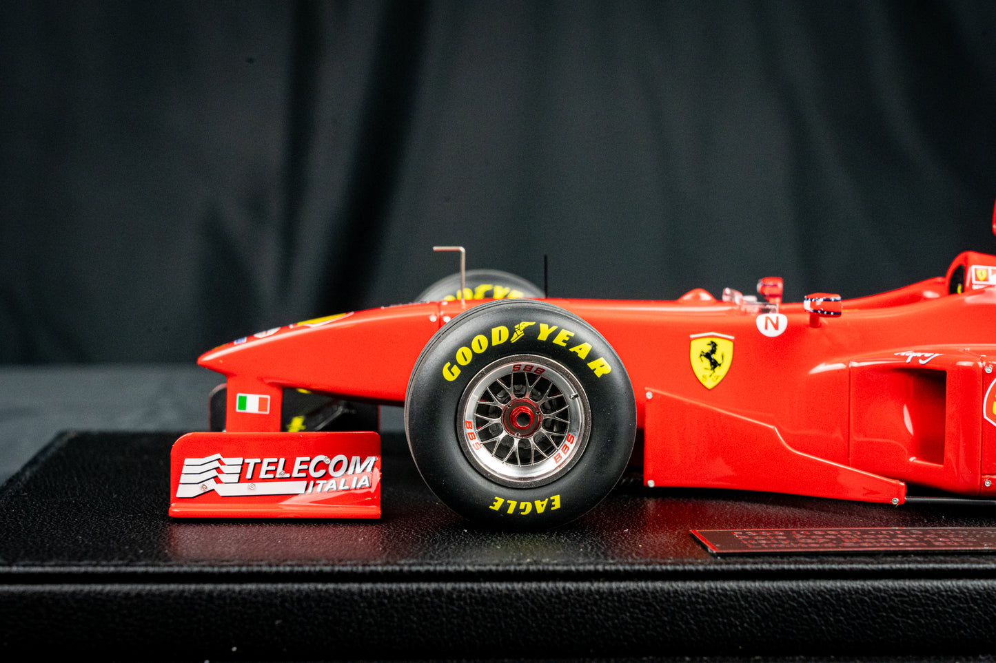 Michael Schumacher Ferrari F300 #3 lim. 500 pcs. - Pole & Winner GP Monza 98 - GP Replicas 1:18