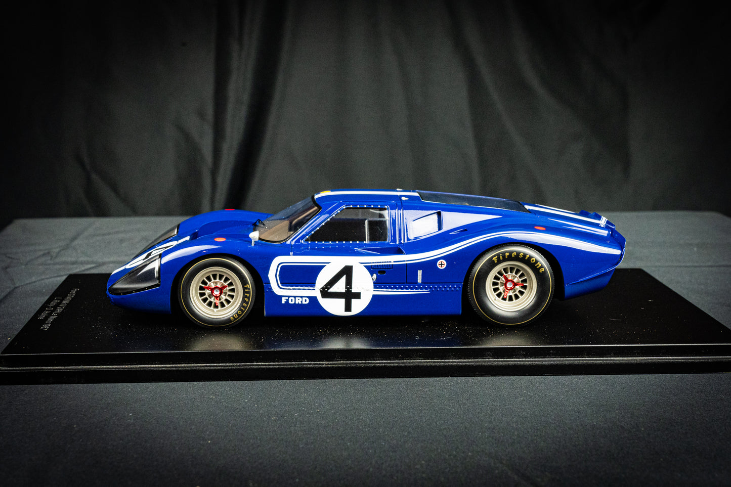 Ford GT40 Mk IV #4 L. Ruby / D. Hulme 24h LeMans 1967 1:18 Spark