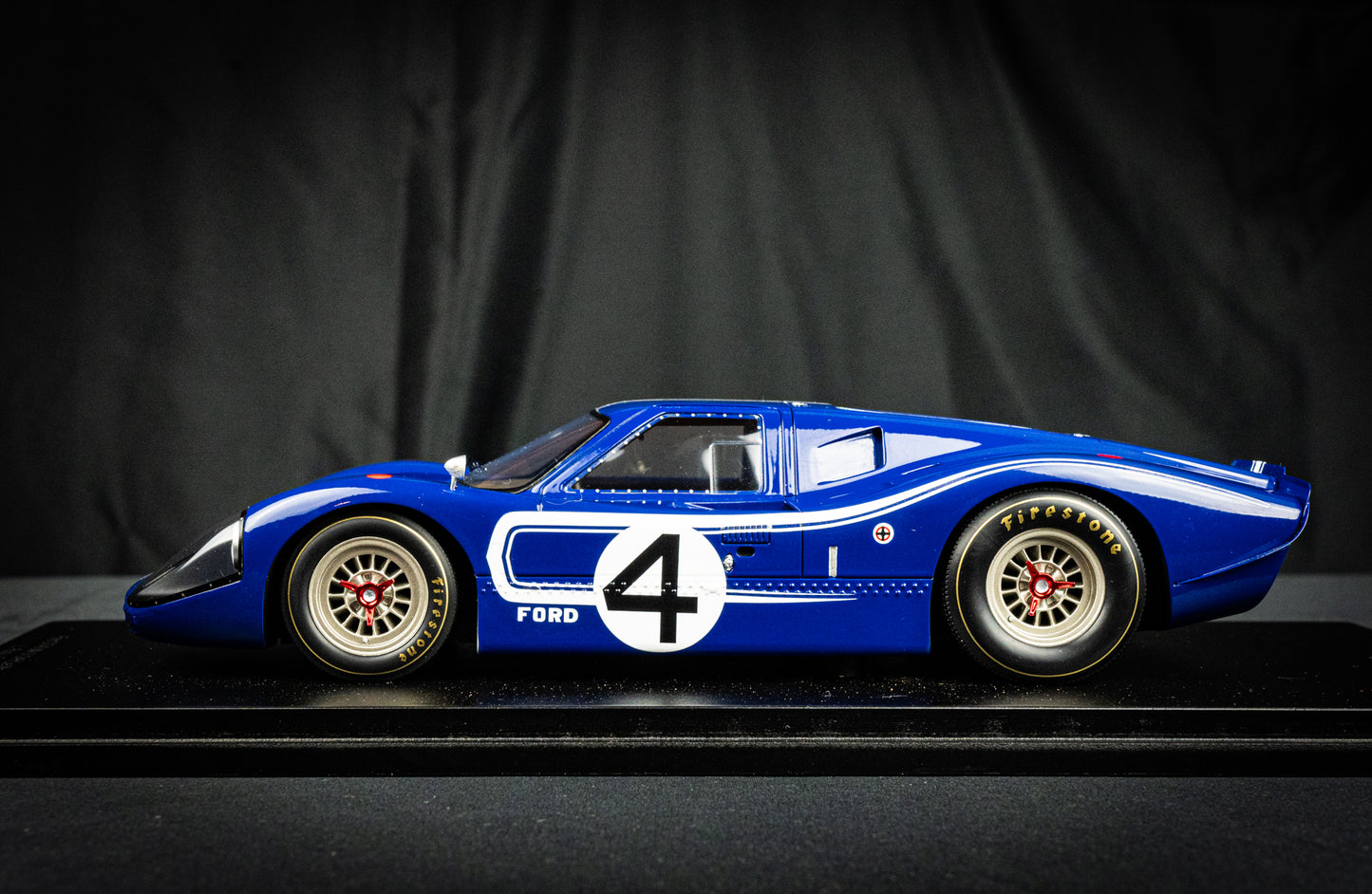 Ford GT40 Mk IV #4 L. Ruby / D. Hulme 24h LeMans 1967 1:18 Spark