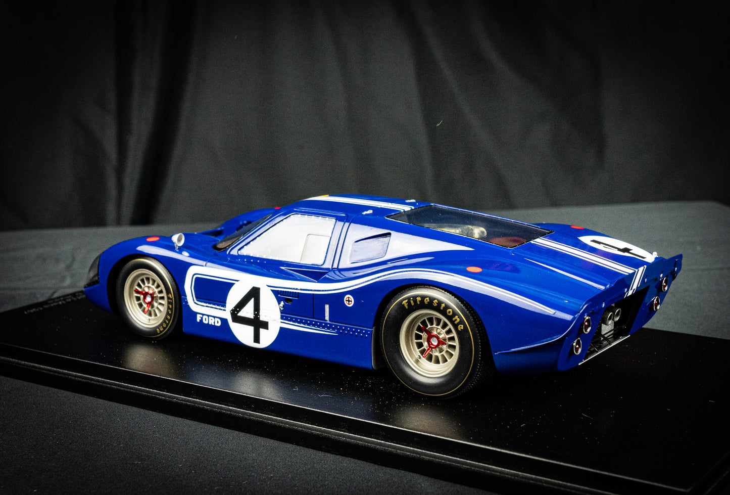 Ford GT40 Mk IV #4 L. Ruby / D. Hulme 24h LeMans 1967 1:18 Spark