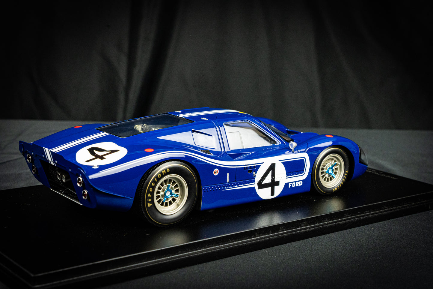 Ford GT40 Mk IV #4 L. Ruby / D. Hulme 24h LeMans 1967 1:18 Spark