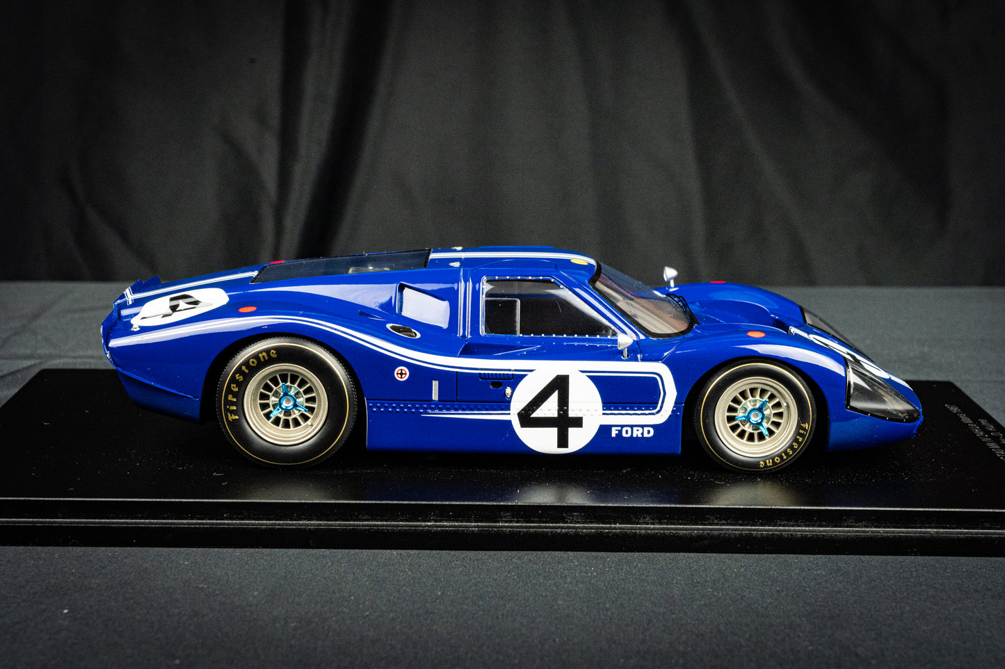 Ford GT40 Mk IV #4 L. Ruby / D. Hulme 24h LeMans 1967 1:18 Spark