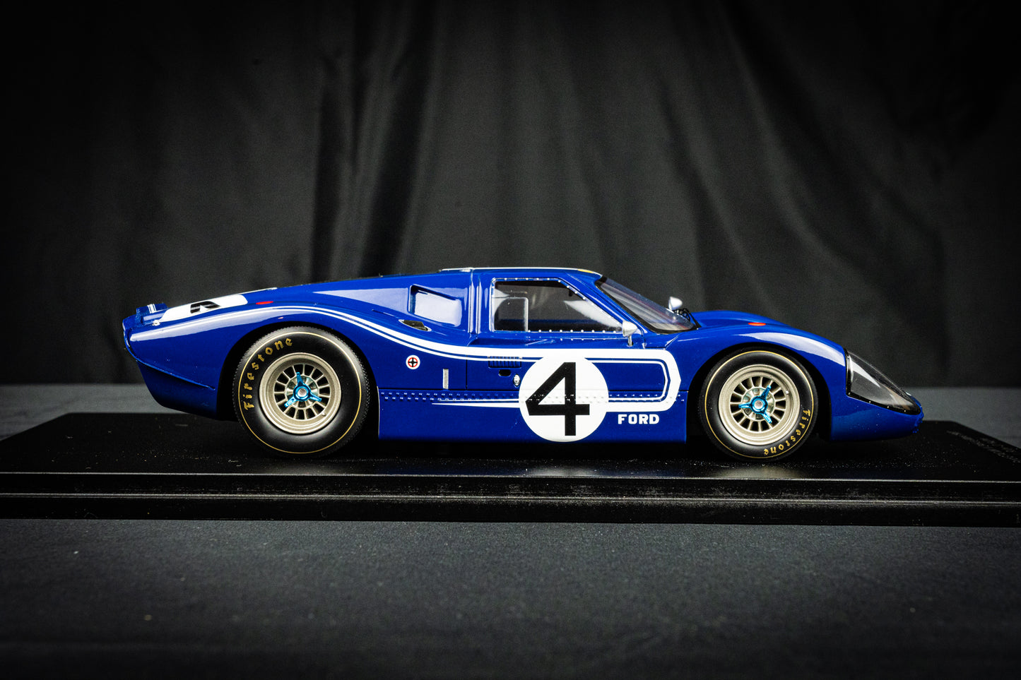 Ford GT40 Mk IV #4 L. Ruby / D. Hulme 24h LeMans 1967 1:18 Spark