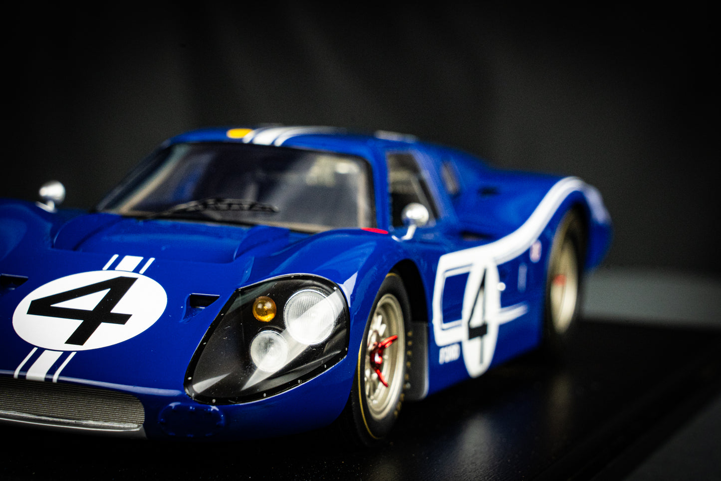 Ford GT40 Mk IV #4 L. Ruby / D. Hulme 24h LeMans 1967 1:18 Spark