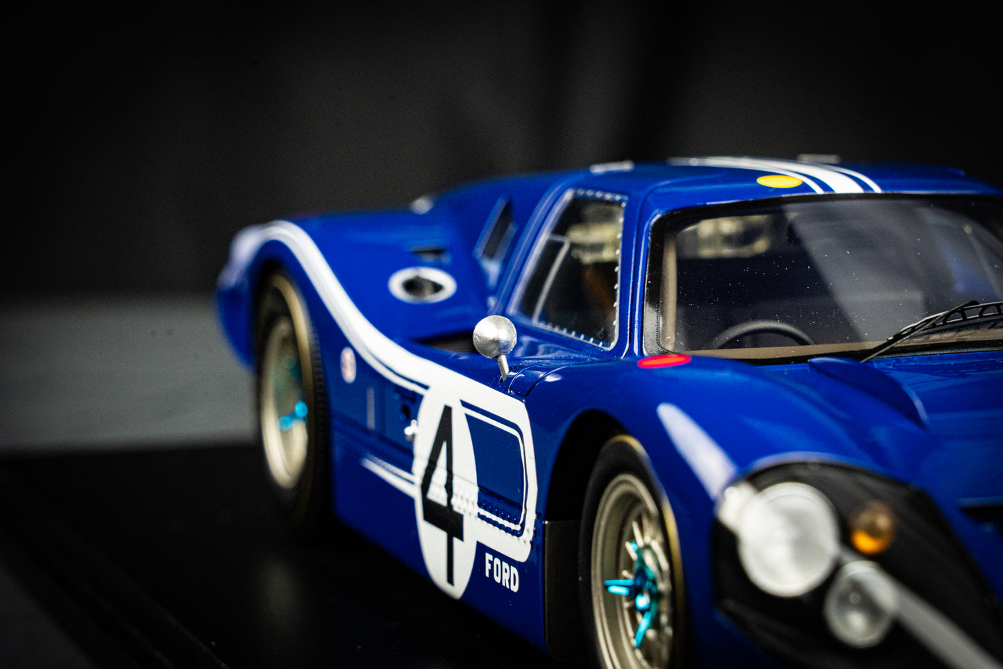 Ford GT40 Mk IV #4 L. Ruby / D. Hulme 24h LeMans 1967 1:18 Spark