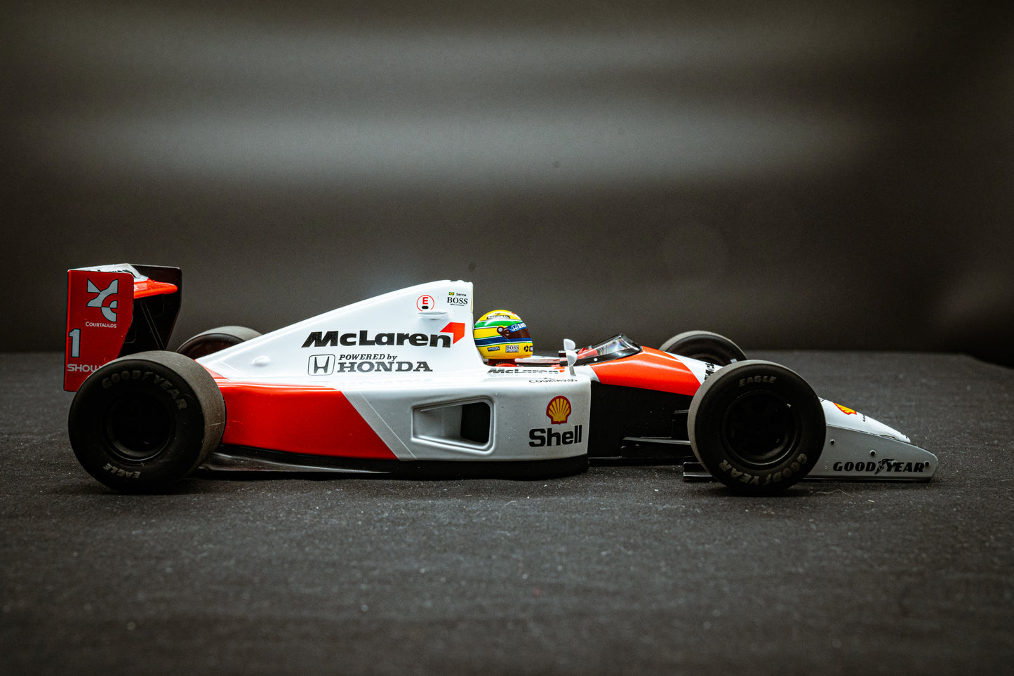 Ayrton Senna #1 McLaren MP4/6 - Sieger Formel 1 WM 1991 - lim. 994 pcs. - Minichamps 1:18