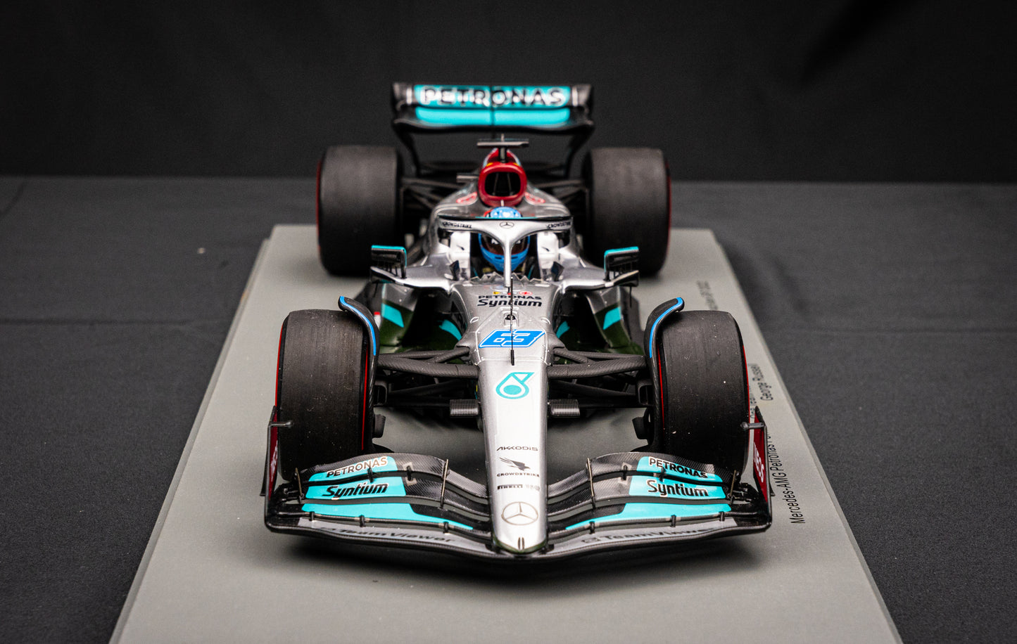 Georg Russell #63 Mercedes AMG W13E perf. - Winner GP Brasilien 2022 - Spark 1:18