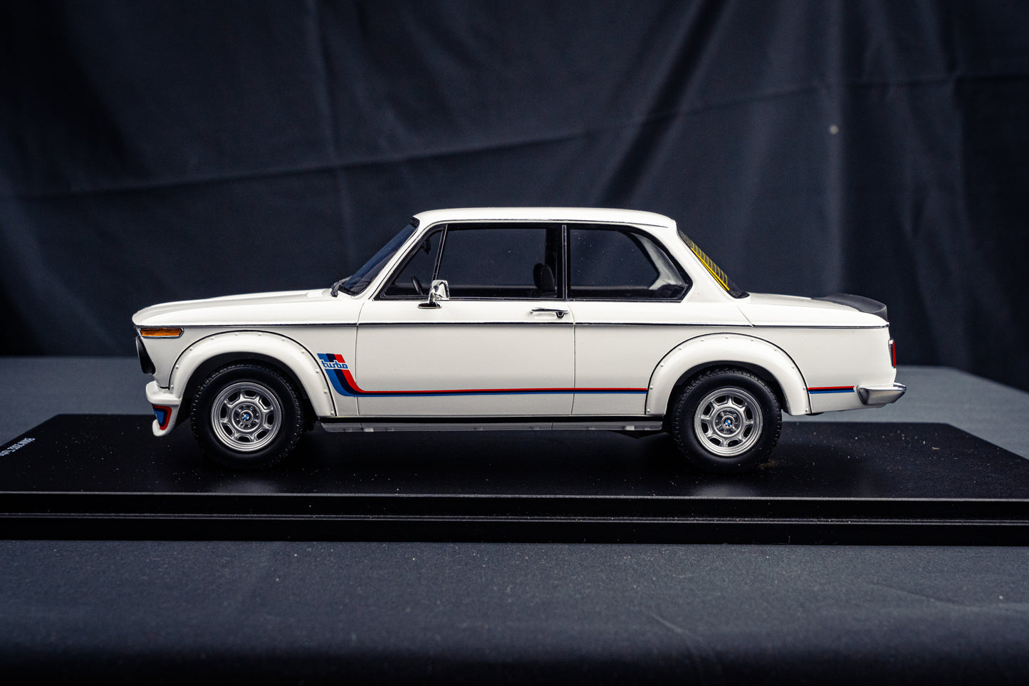 BMW 2002 Turbo 1973 weiß - Spark 1:18