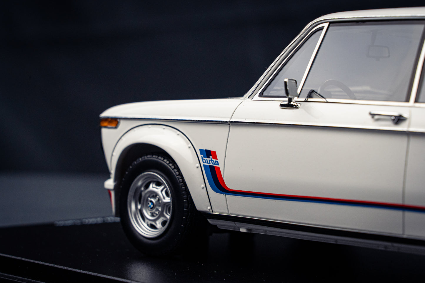 BMW 2002 Turbo 1973 weiß - Spark 1:18