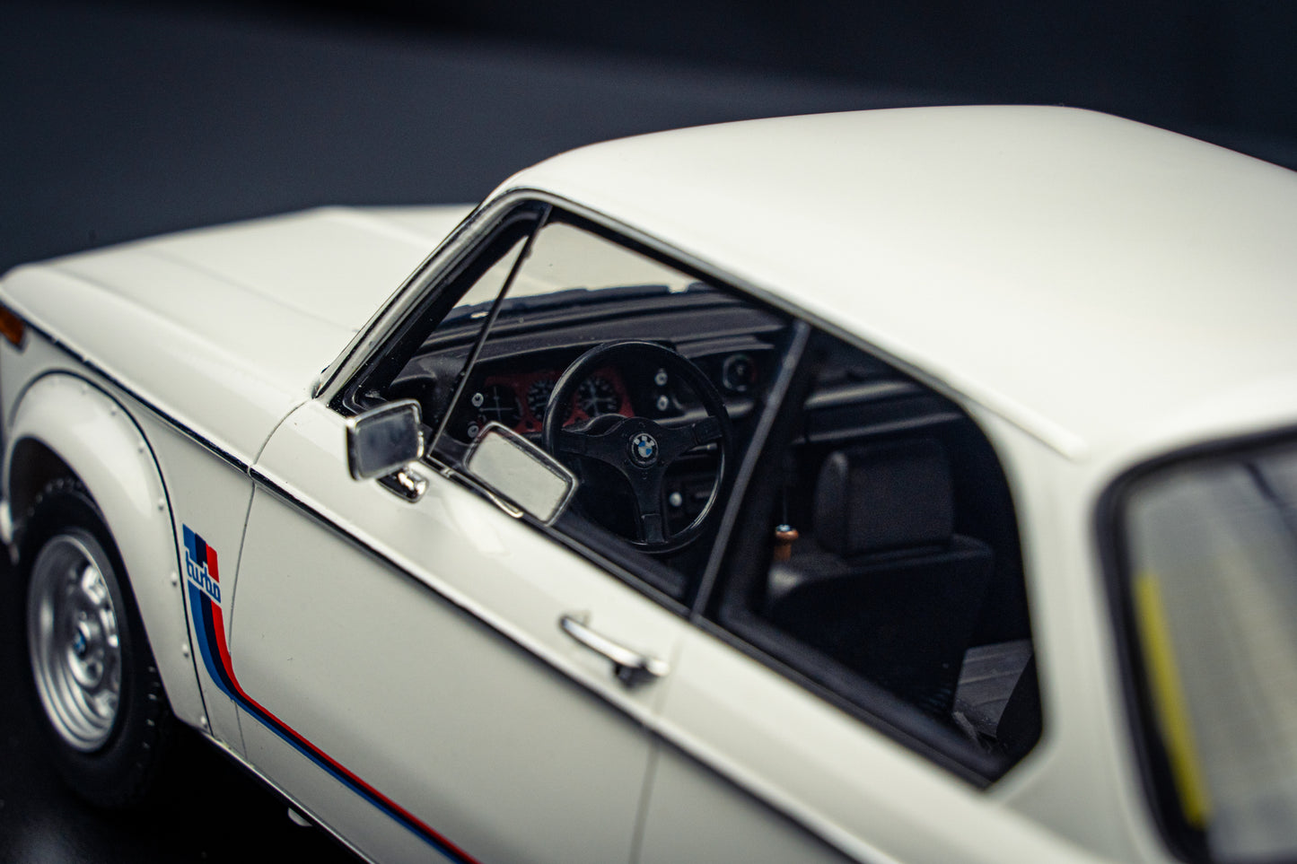 BMW 2002 Turbo 1973 weiß - Spark 1:18