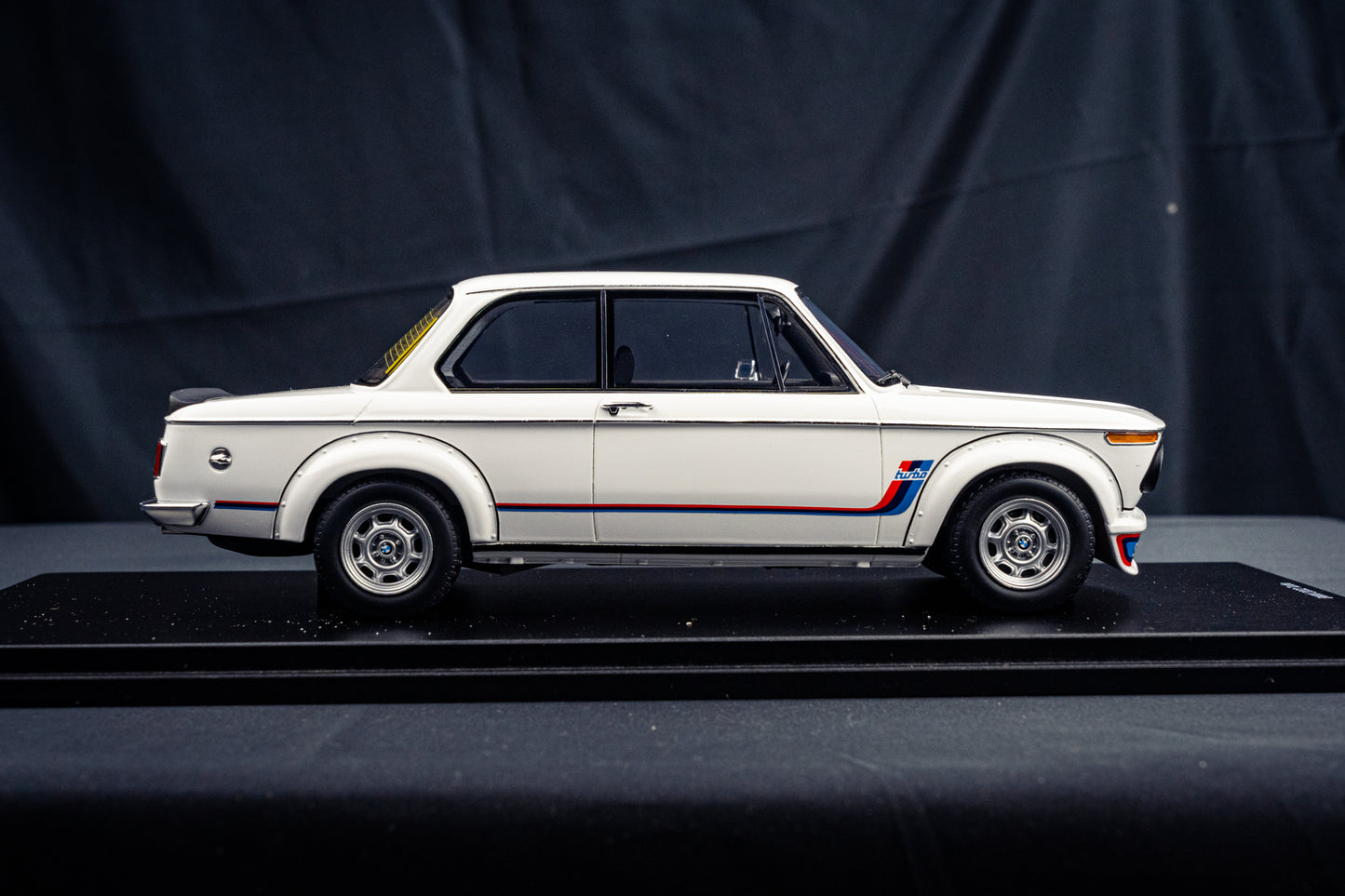 BMW 2002 Turbo 1973 weiß - Spark 1:18