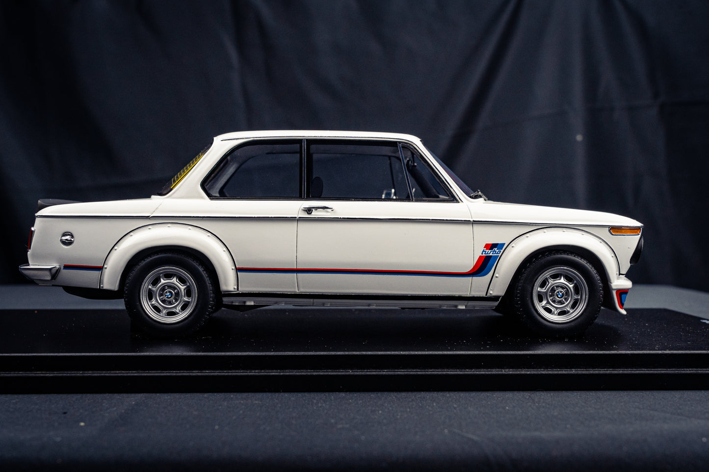 BMW 2002 Turbo 1973 weiß - Spark 1:18