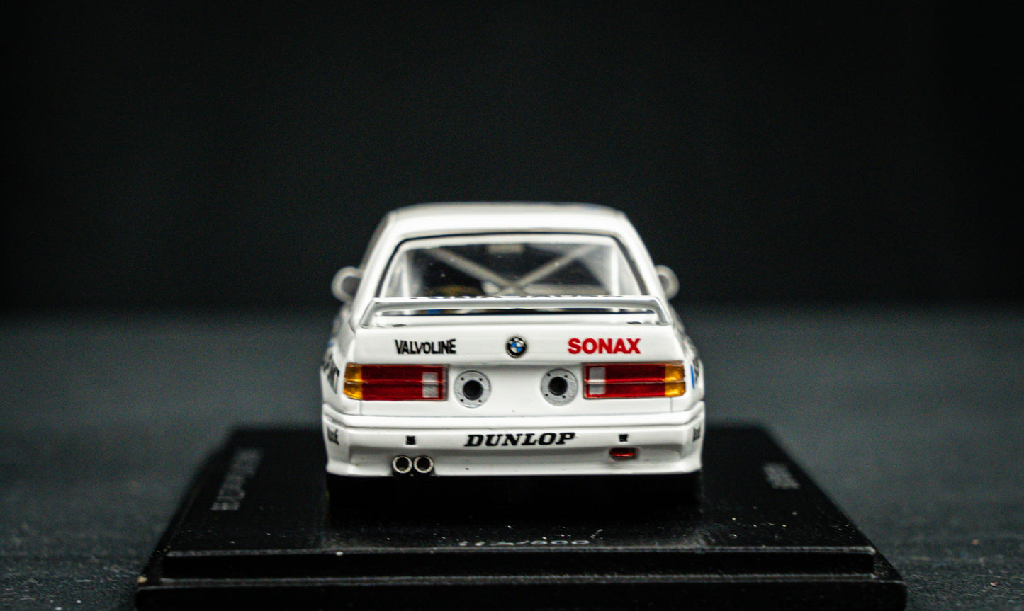 BMW E30 M3 lim. edition 500 Stk. no.8 O. Manthey Team Isert - DTM 1988 - Spark 1:43