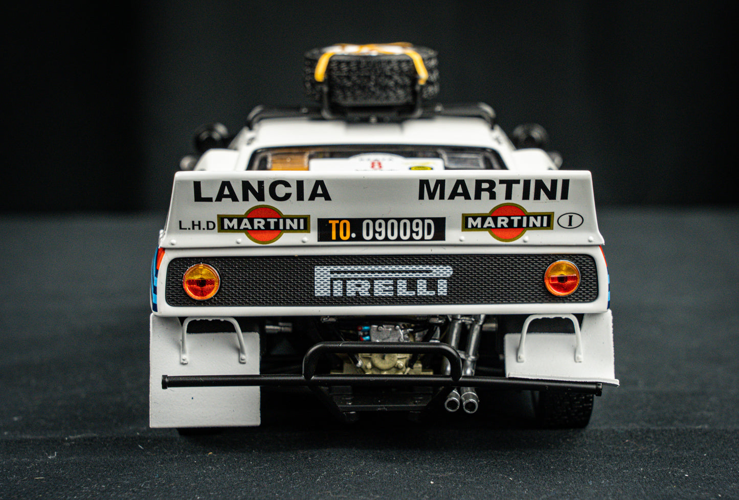 Lancia Rallye 037 #8 A. Bettega / M. Perissinot - Safari Rallye 1985 - Kyosho 1:18