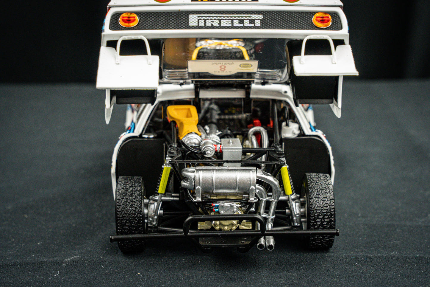 Lancia Rallye 037 #8 A. Bettega / M. Perissinot - Safari Rallye 1985 - Kyosho 1:18