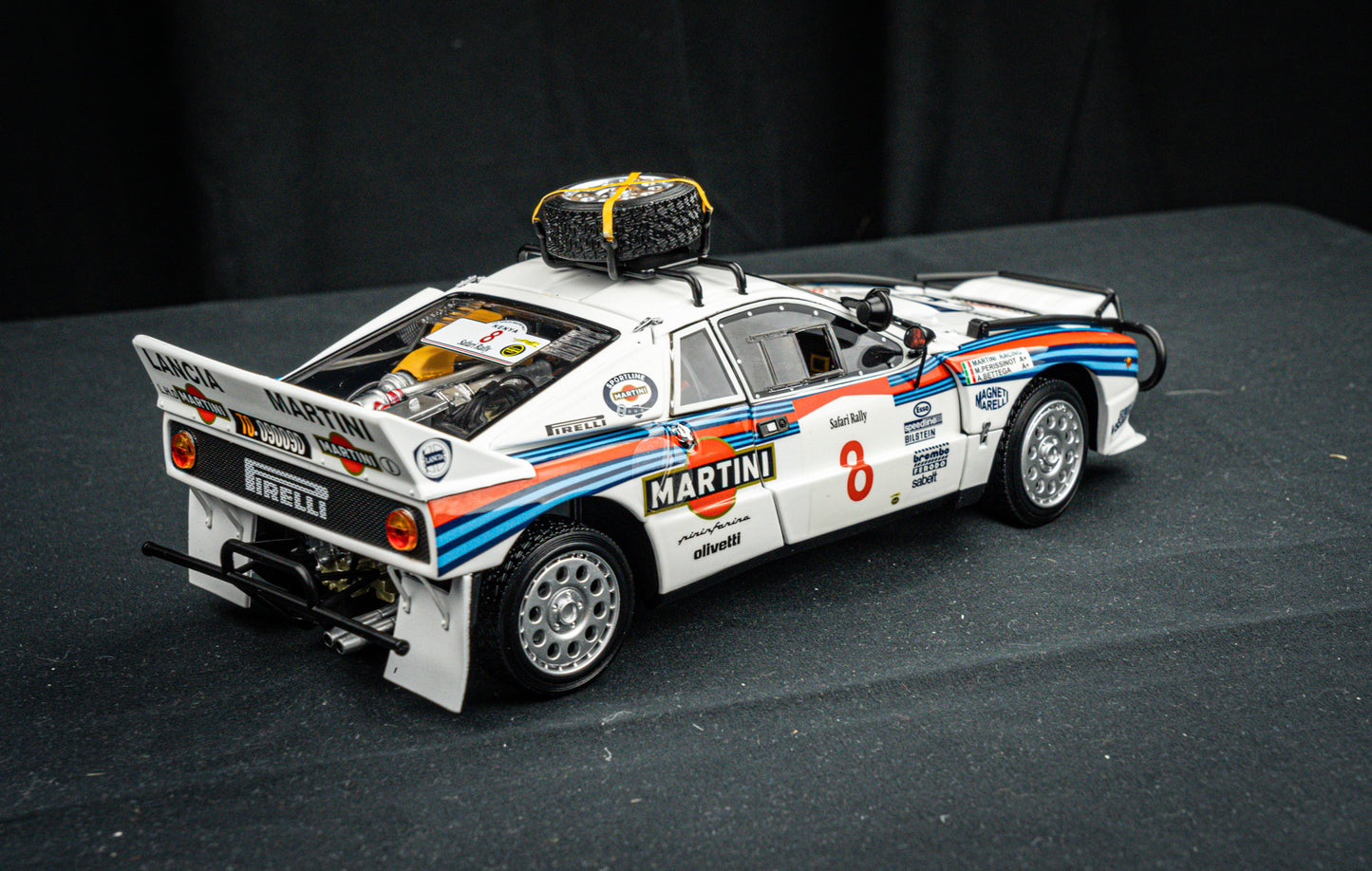 Lancia Rallye 037 #8 A. Bettega / M. Perissinot - Safari Rallye 1985 - Kyosho 1:18