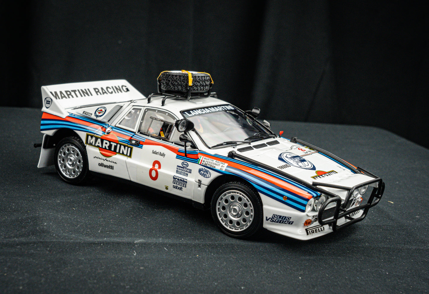 Lancia Rallye 037 #8 A. Bettega / M. Perissinot - Safari Rallye 1985 - Kyosho 1:18