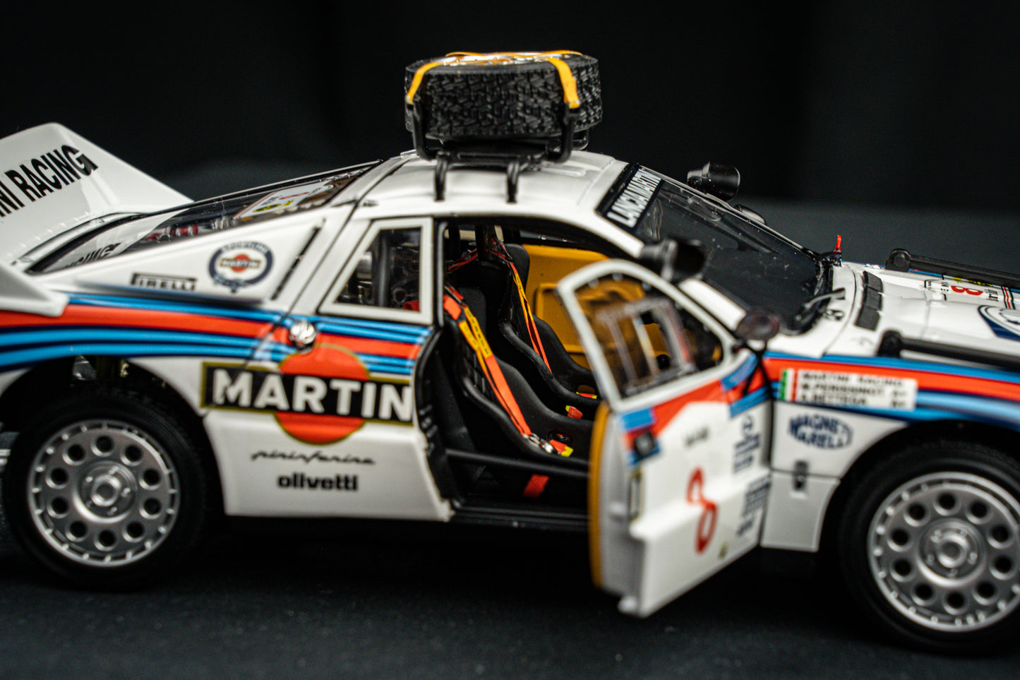 Lancia Rallye 037 #8 A. Bettega / M. Perissinot - Safari Rallye 1985 - Kyosho 1:18
