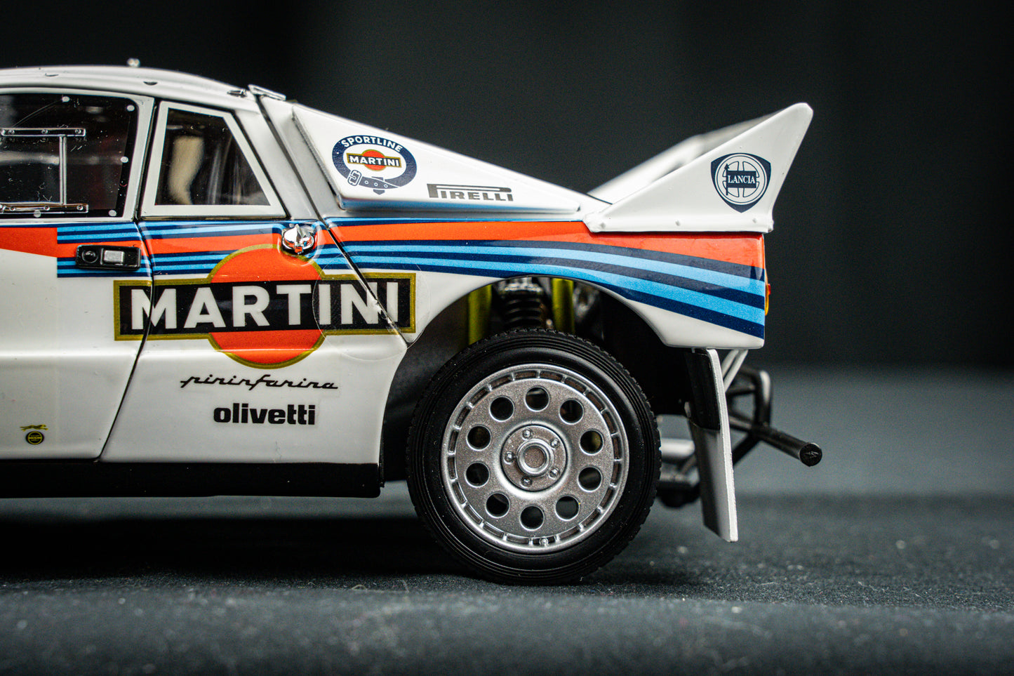 Lancia Rallye 037 #8 A. Bettega / M. Perissinot - Safari Rallye 1985 - Kyosho 1:18