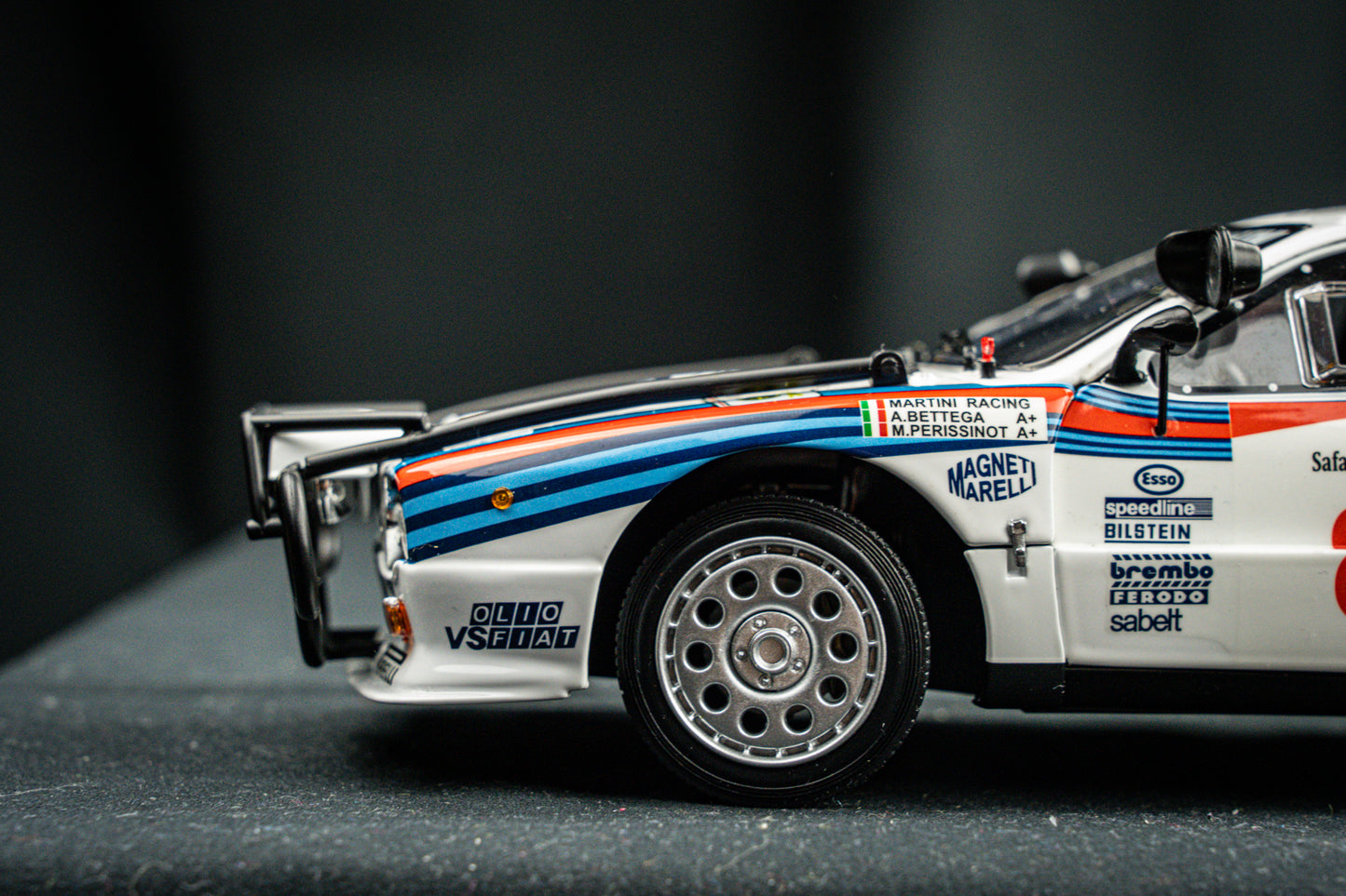 Lancia Rallye 037 #8 A. Bettega / M. Perissinot - Safari Rallye 1985 - Kyosho 1:18