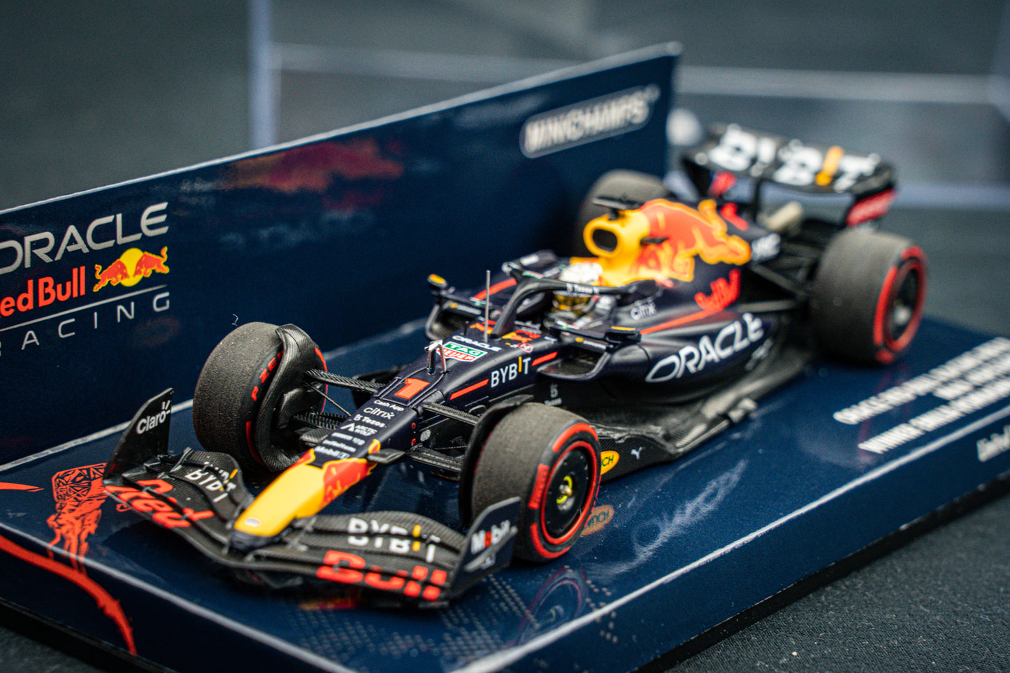 Max Verstappen Red Bull Racing RB18 lim.edition #1 Platz 1 GP Emilia Romagna 2022 - Minichamps 1:43