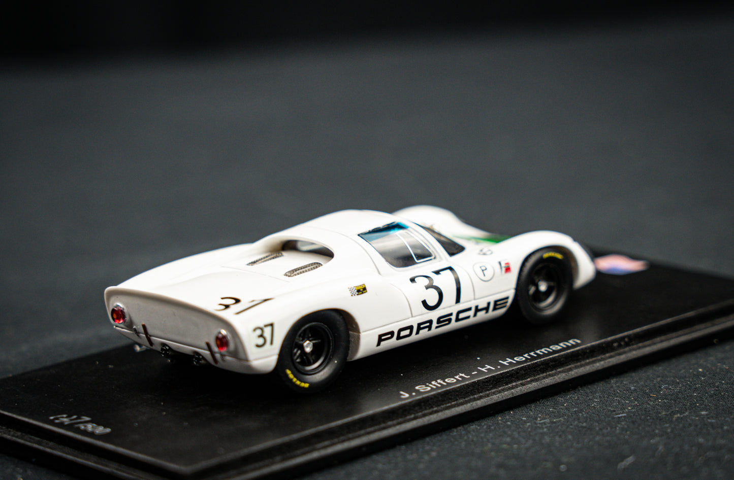 Porsche 910 lim. 500 pcs. #37 Herrmann / Siffert 4th 12h Sebring 1967, Spark 1:43