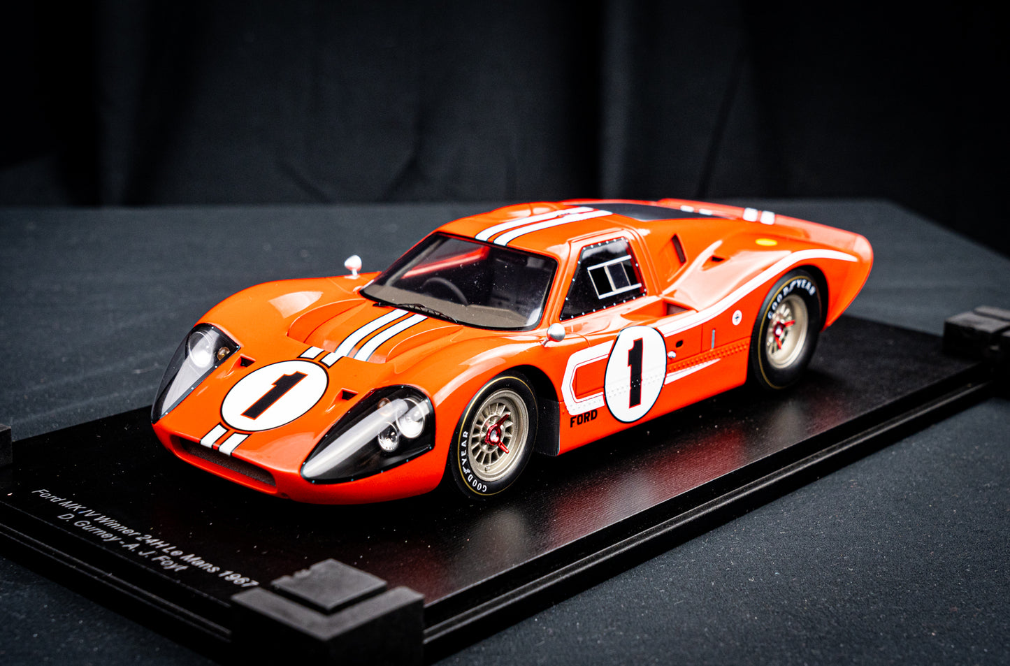 Ford GT40 Mk IV #1 D. Gurney / A.J. Foyt Sieger 24h LeMans 1967 1:18 Spark