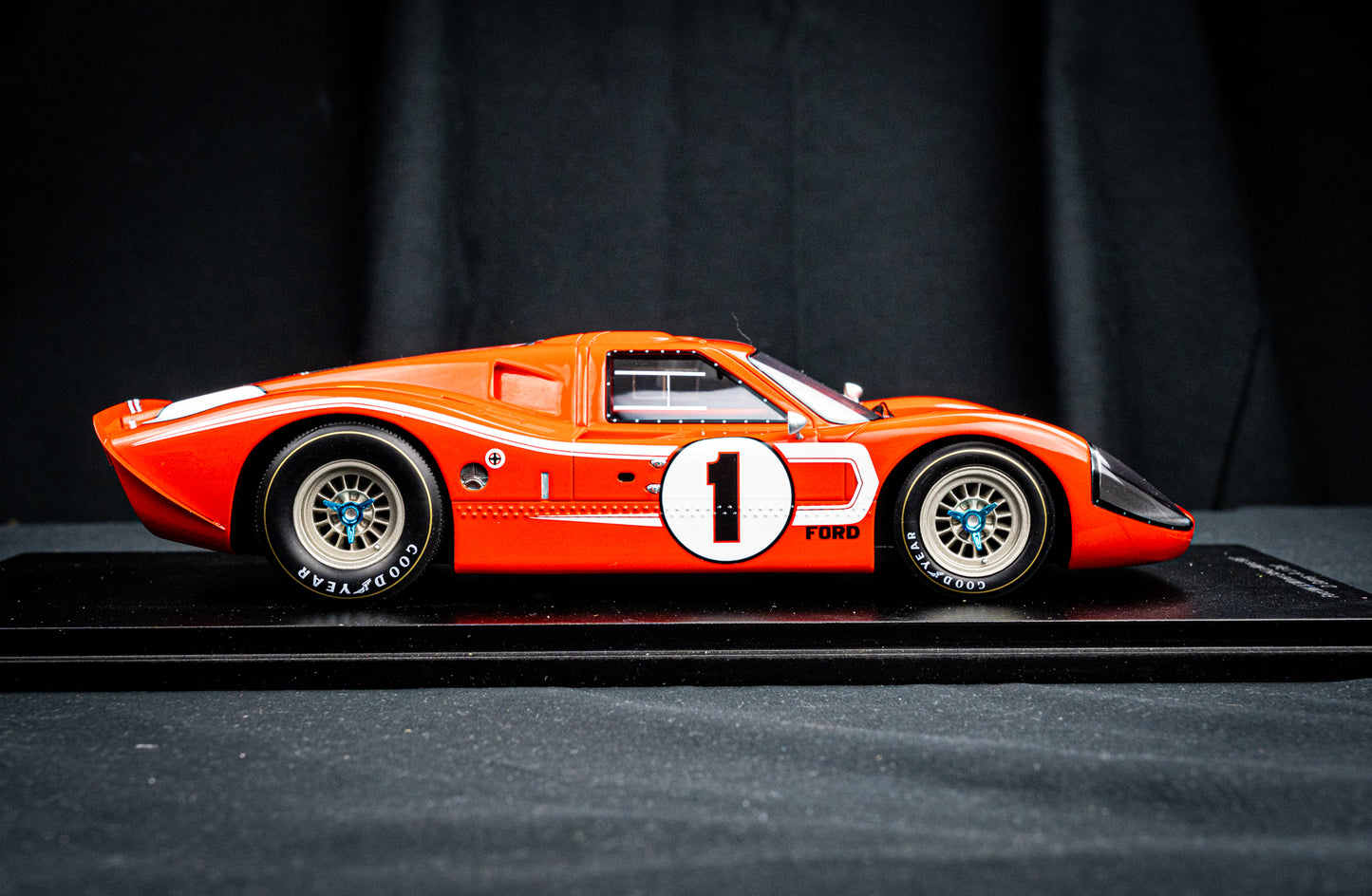 Ford GT40 Mk IV #1 D. Gurney / A.J. Foyt Sieger 24h LeMans 1967 1:18 Spark