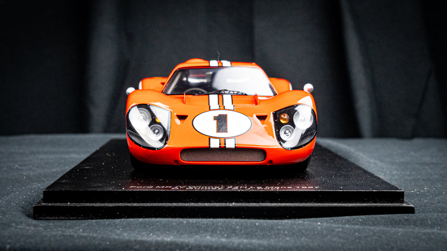 Ford GT40 Mk IV #1 D. Gurney / A.J. Foyt Sieger 24h LeMans 1967 1:18 Spark