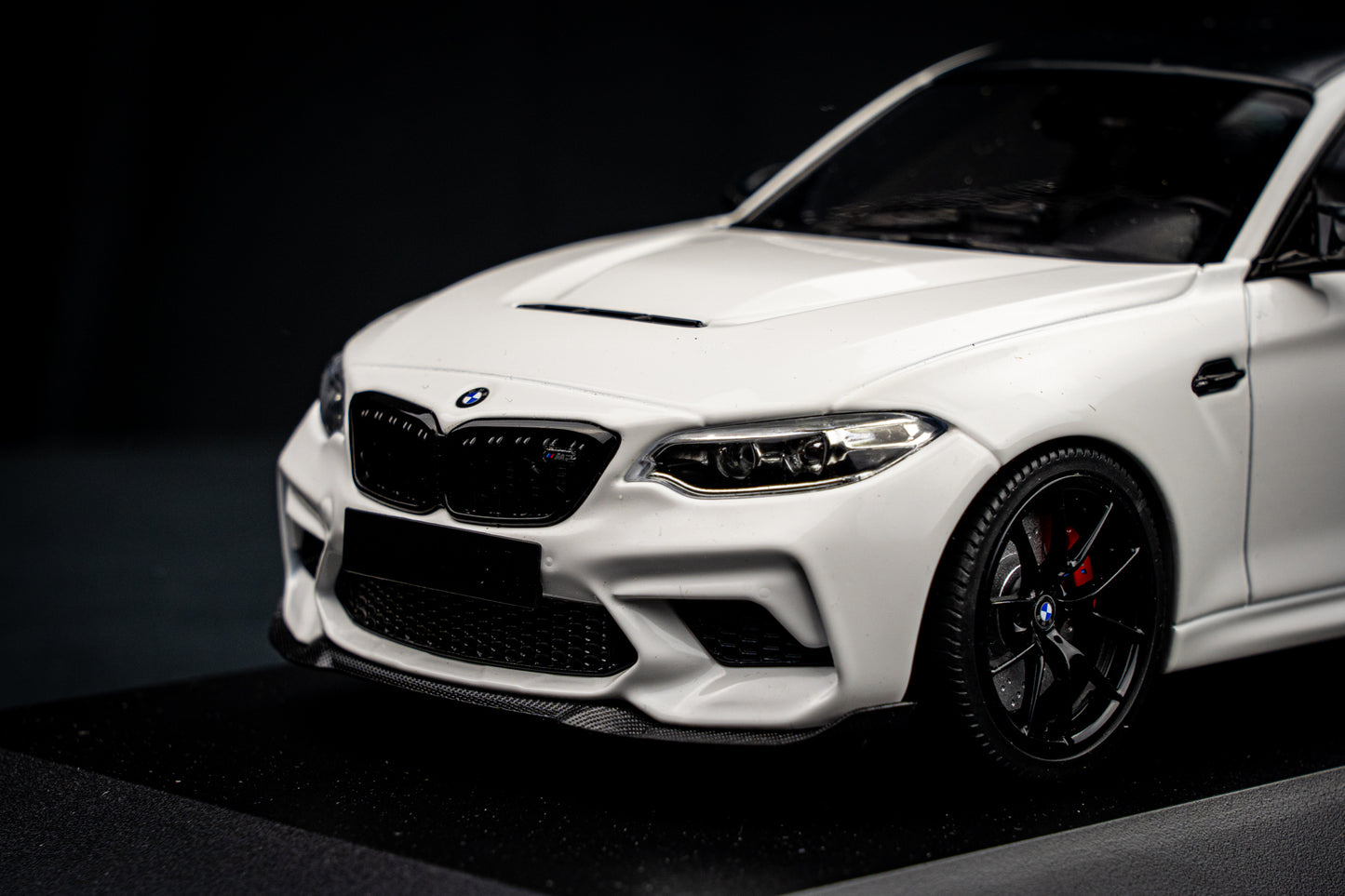 BMW M2 CS weiß BJ 2020 - Minichamps 1:18