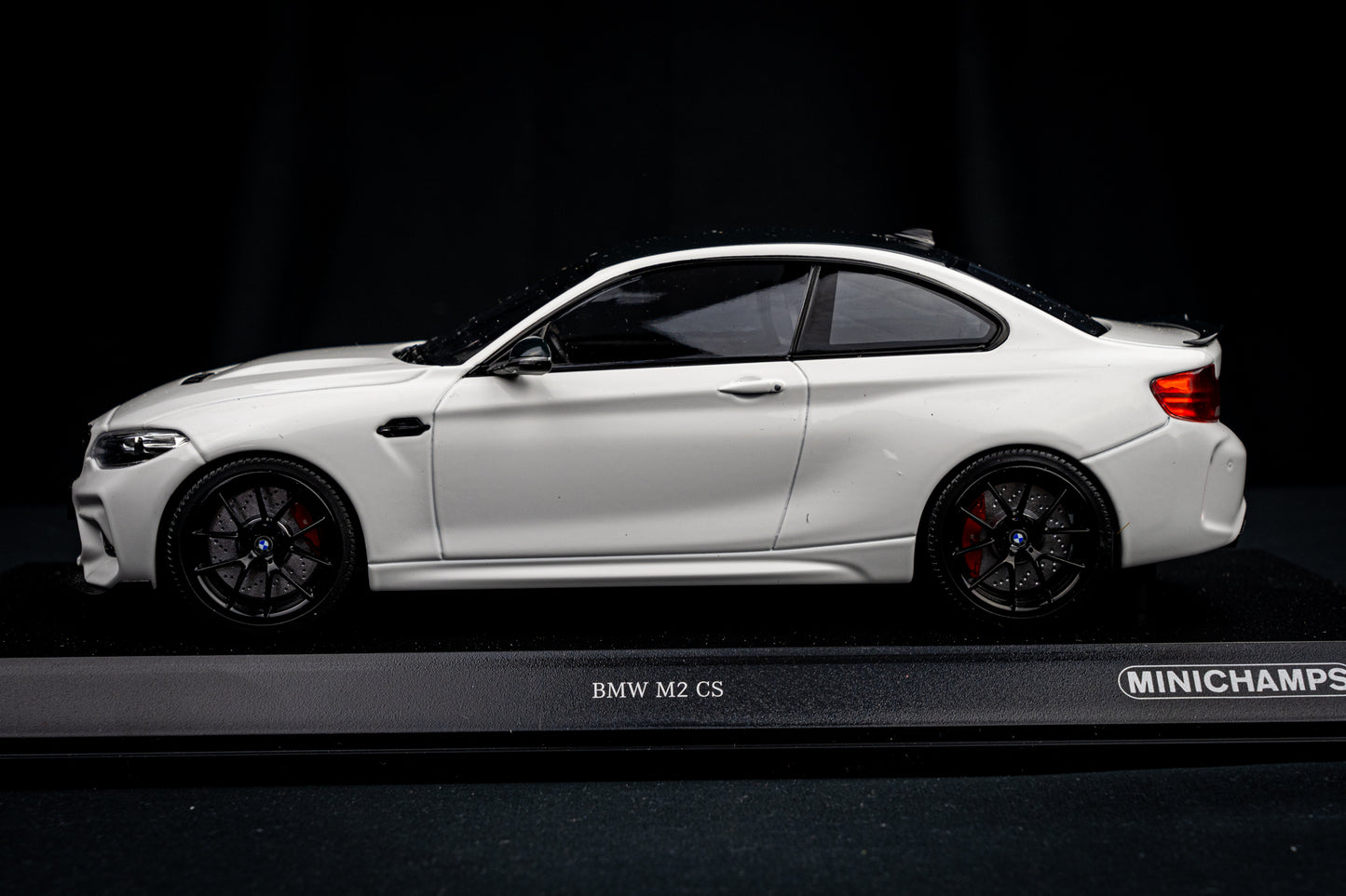 BMW M2 CS weiß BJ 2020 - Minichamps 1:18