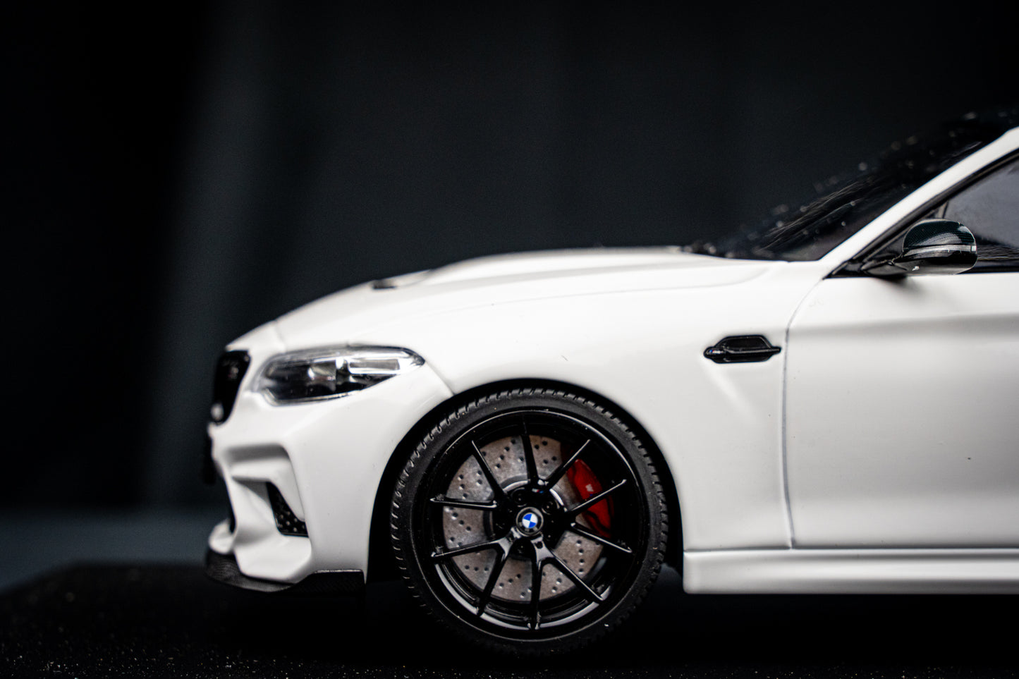 BMW M2 CS weiß BJ 2020 - Minichamps 1:18