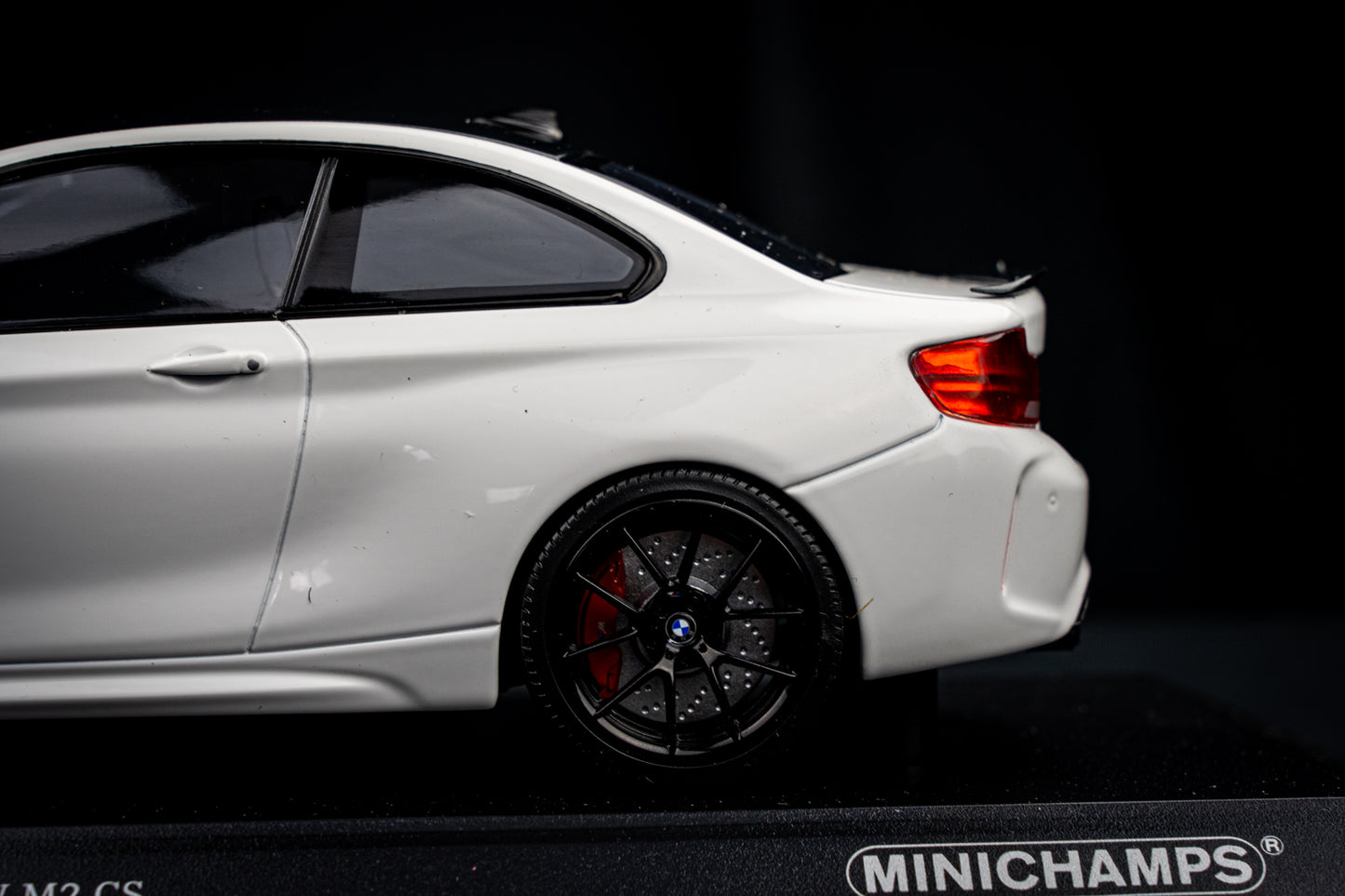 BMW M2 CS weiß BJ 2020 - Minichamps 1:18