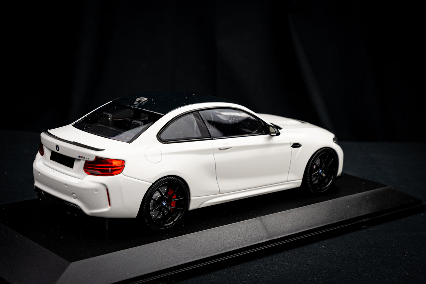 BMW M2 CS weiß BJ 2020 - Minichamps 1:18