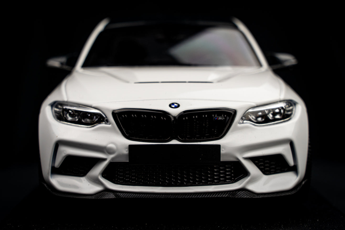 BMW M2 CS weiß BJ 2020 - Minichamps 1:18