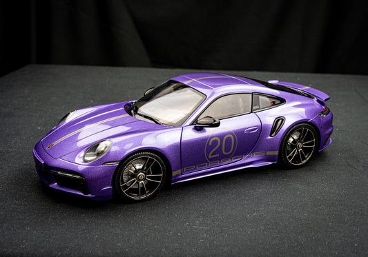 Porsche 911 (992) Turbo S Coupe 2021 - Sport Design violet Minichamps 1:18
