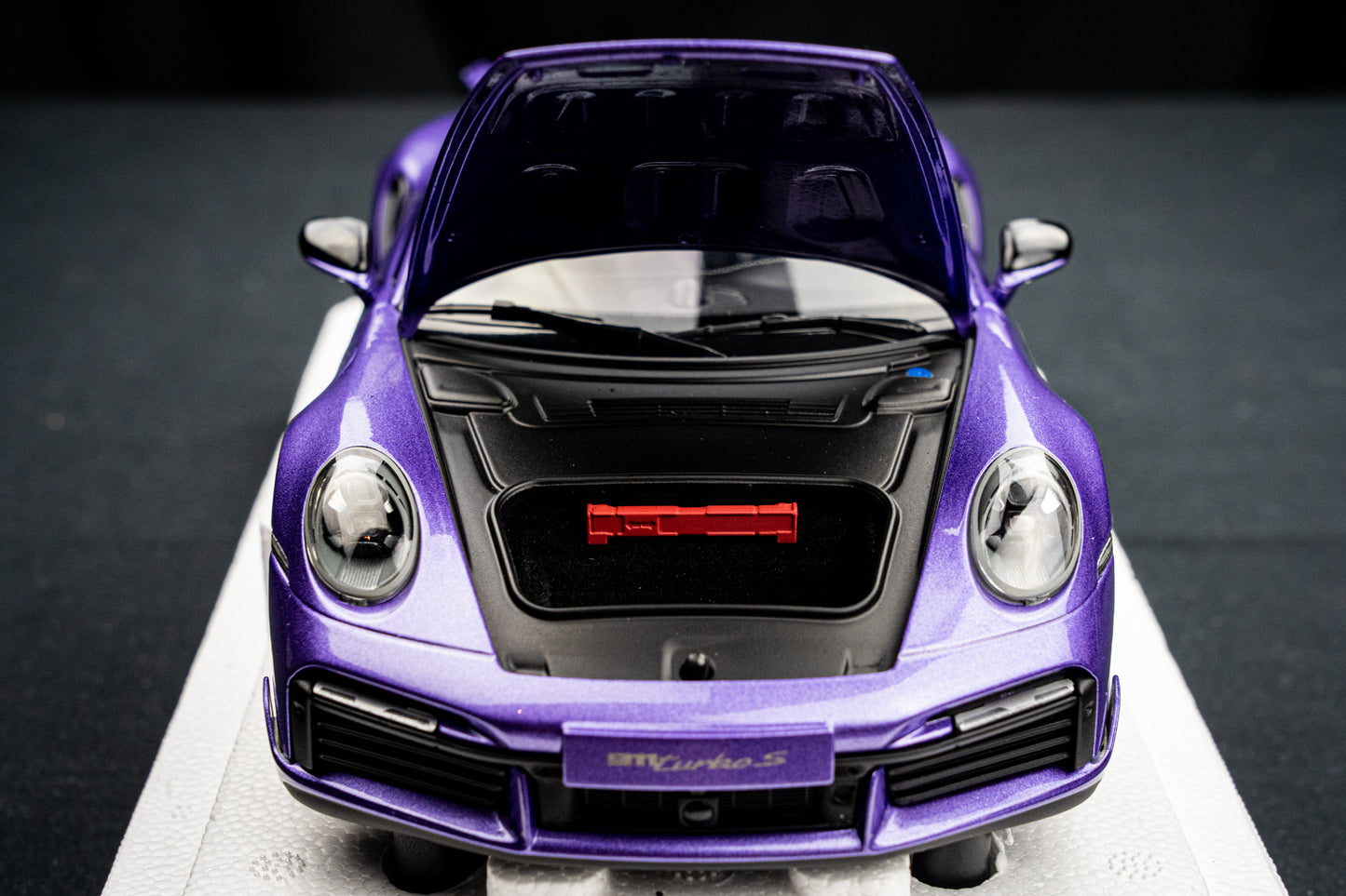 Porsche 911 (992) Turbo S Coupe 2021 - Sport Design violet Minichamps 1:18