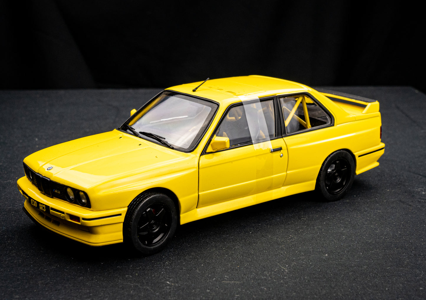 BMW M3 E30 "Streetfighter" gelb Baujahr 1990 - 1:18 Solido