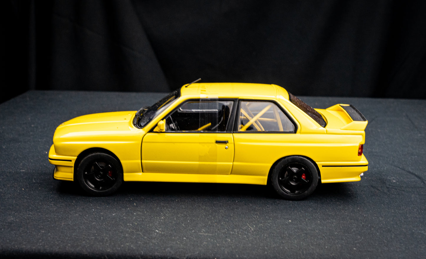 BMW M3 E30 "Streetfighter" gelb Baujahr 1990 - 1:18 Solido