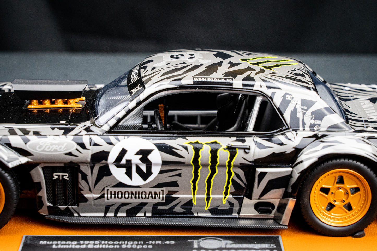 Ken Block Ford Mustang Hoonigan #43 Baujahr 1965 lim. 1/500 pcs. schwarz / grau 1:18