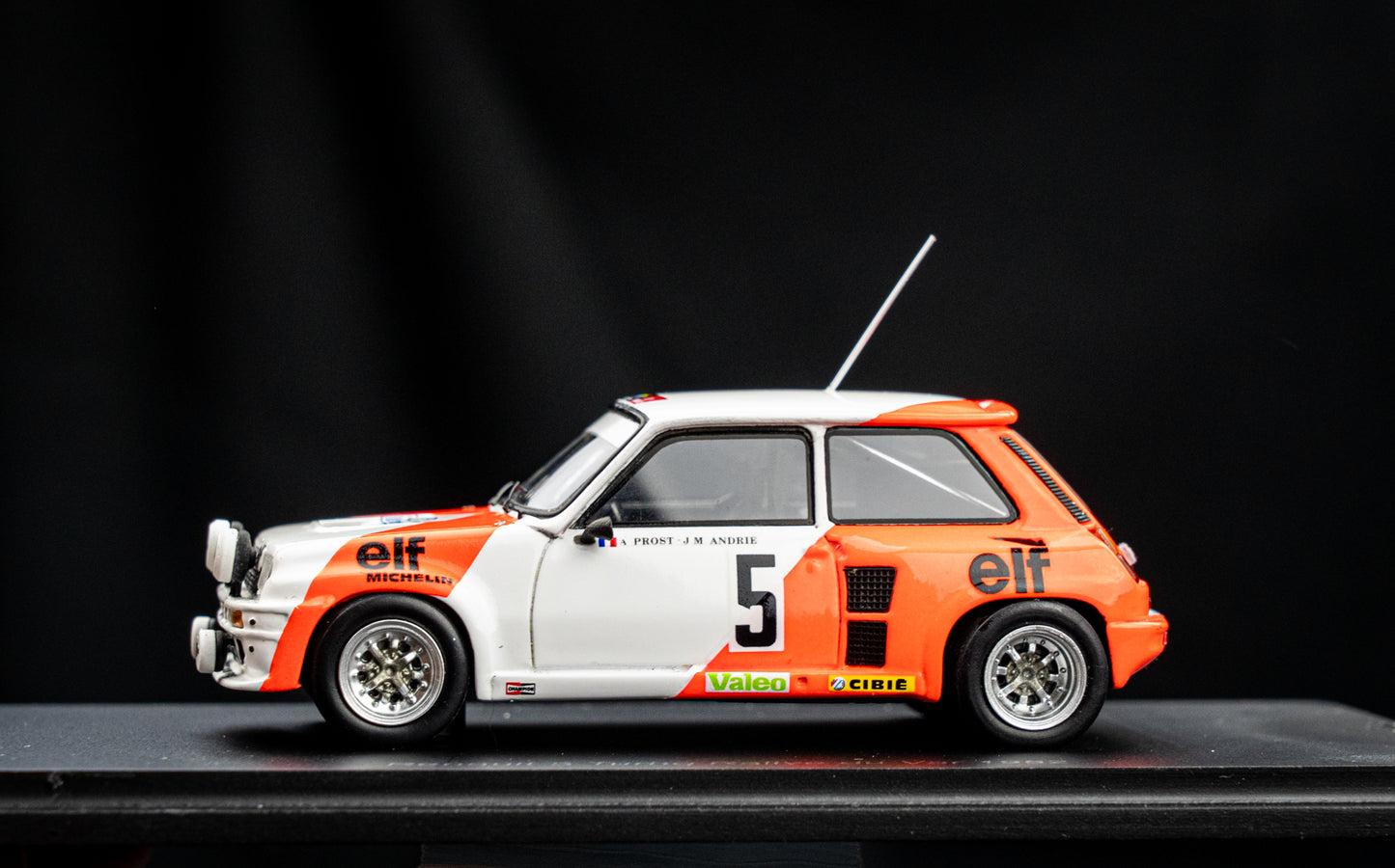 Renault 5 Turbo #5 lim. 400 Stk. A. Prost / J.M. Andrie Rallye du Var 1982 - Spark 1:43